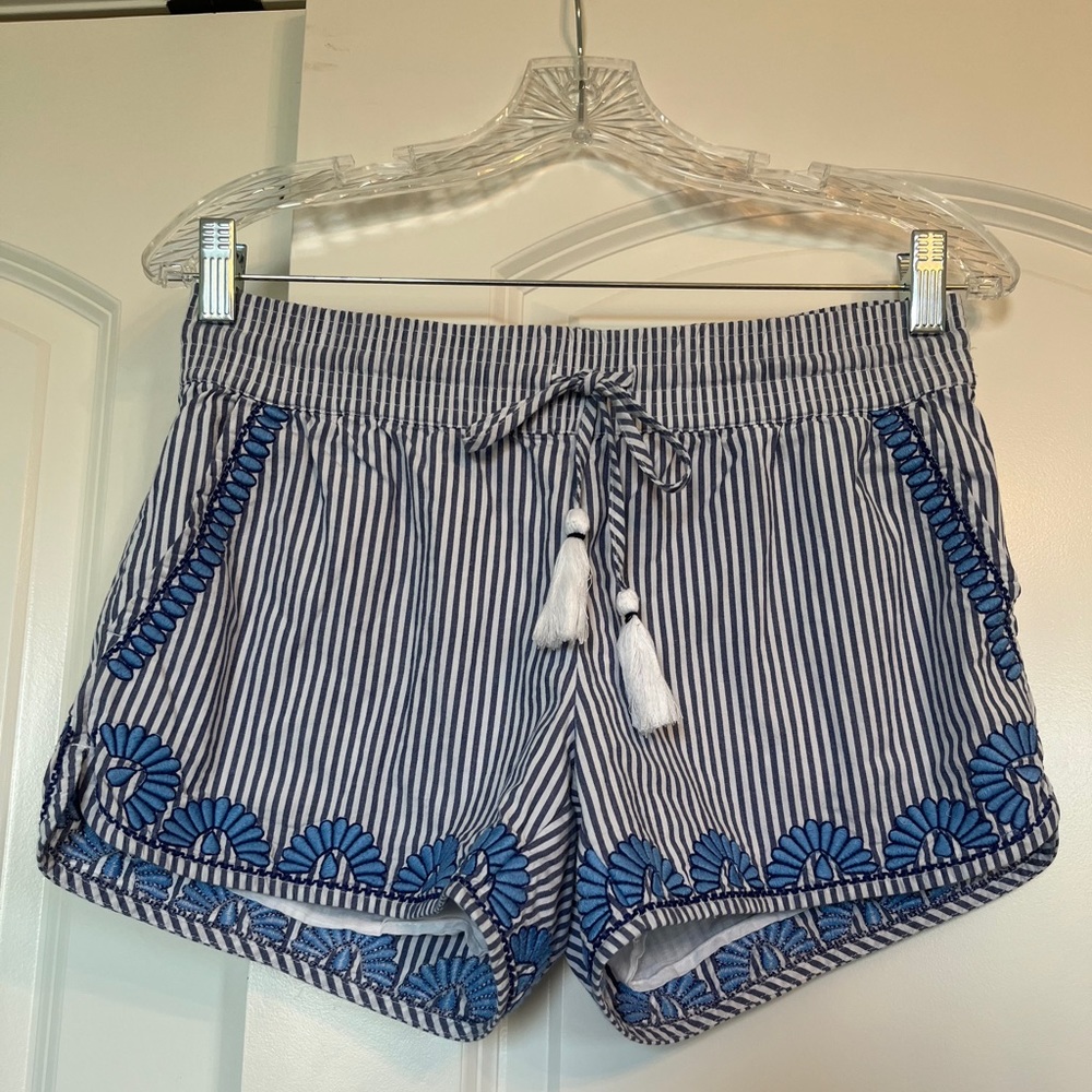 Everyday Vineyard Vines shorts, size XS.